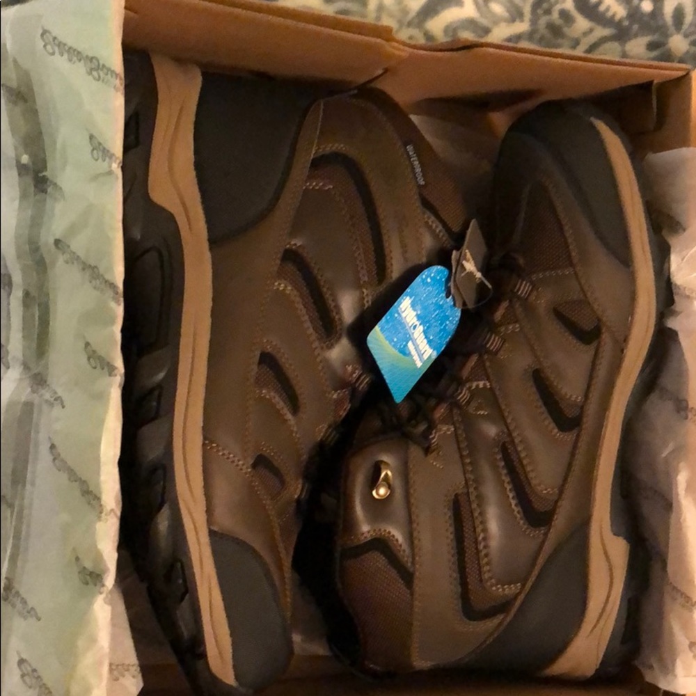 Eddie Bauer Brown hiking boots size 12!!!